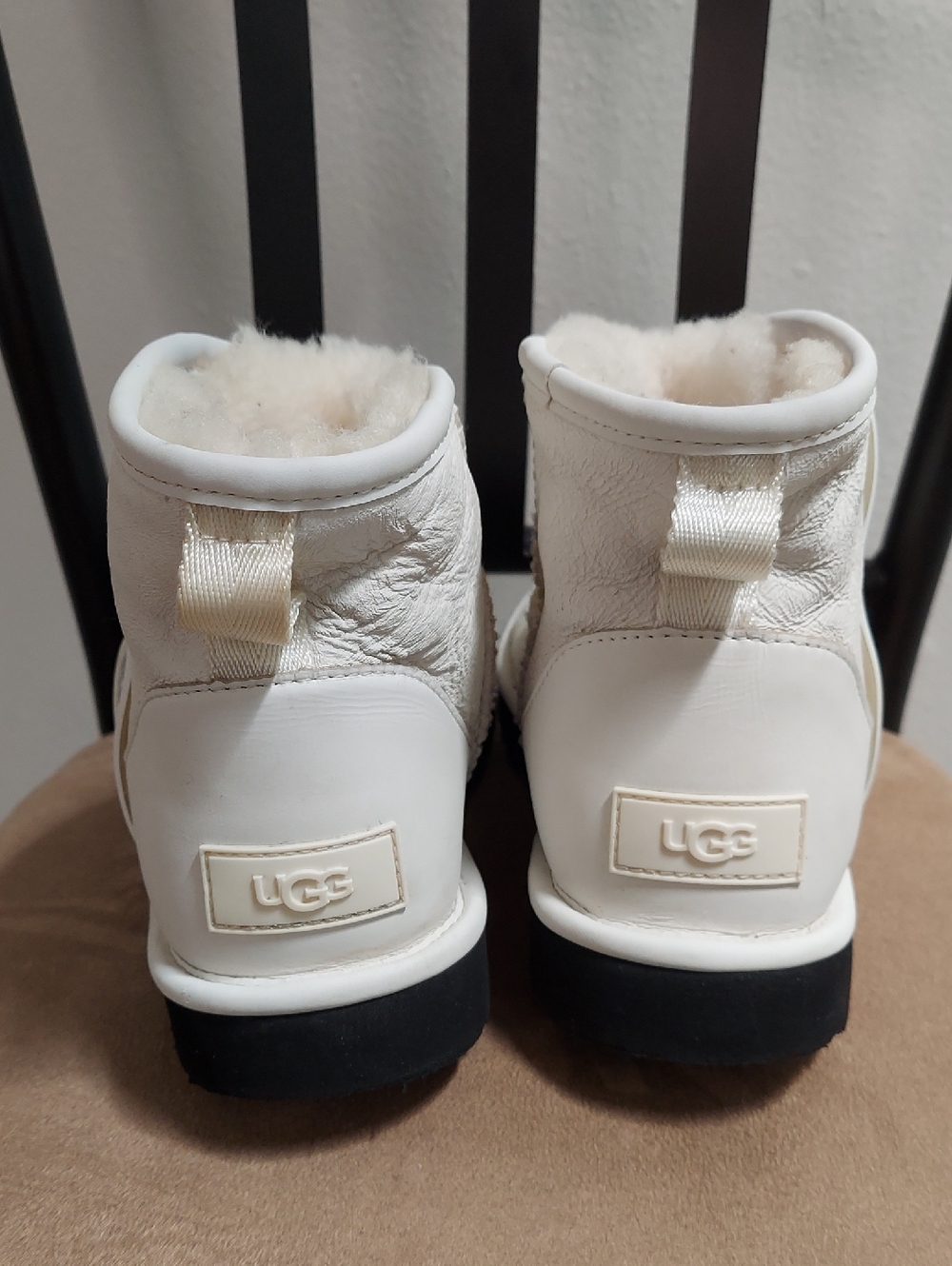 UGG Mini Boots, Size 7, Side Logo, Creamy White Suede - Picture 7 of 12